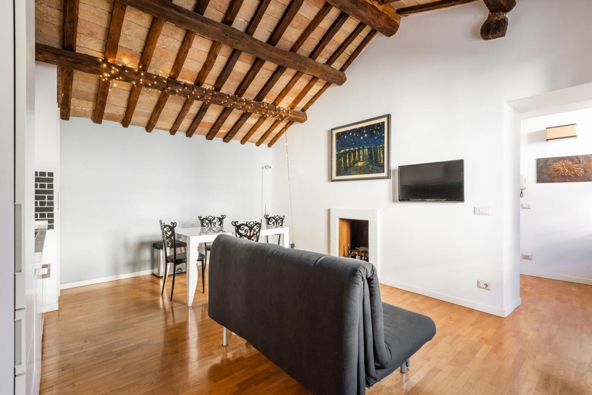 Pavone Centre Romantic Apartment — Photos 1