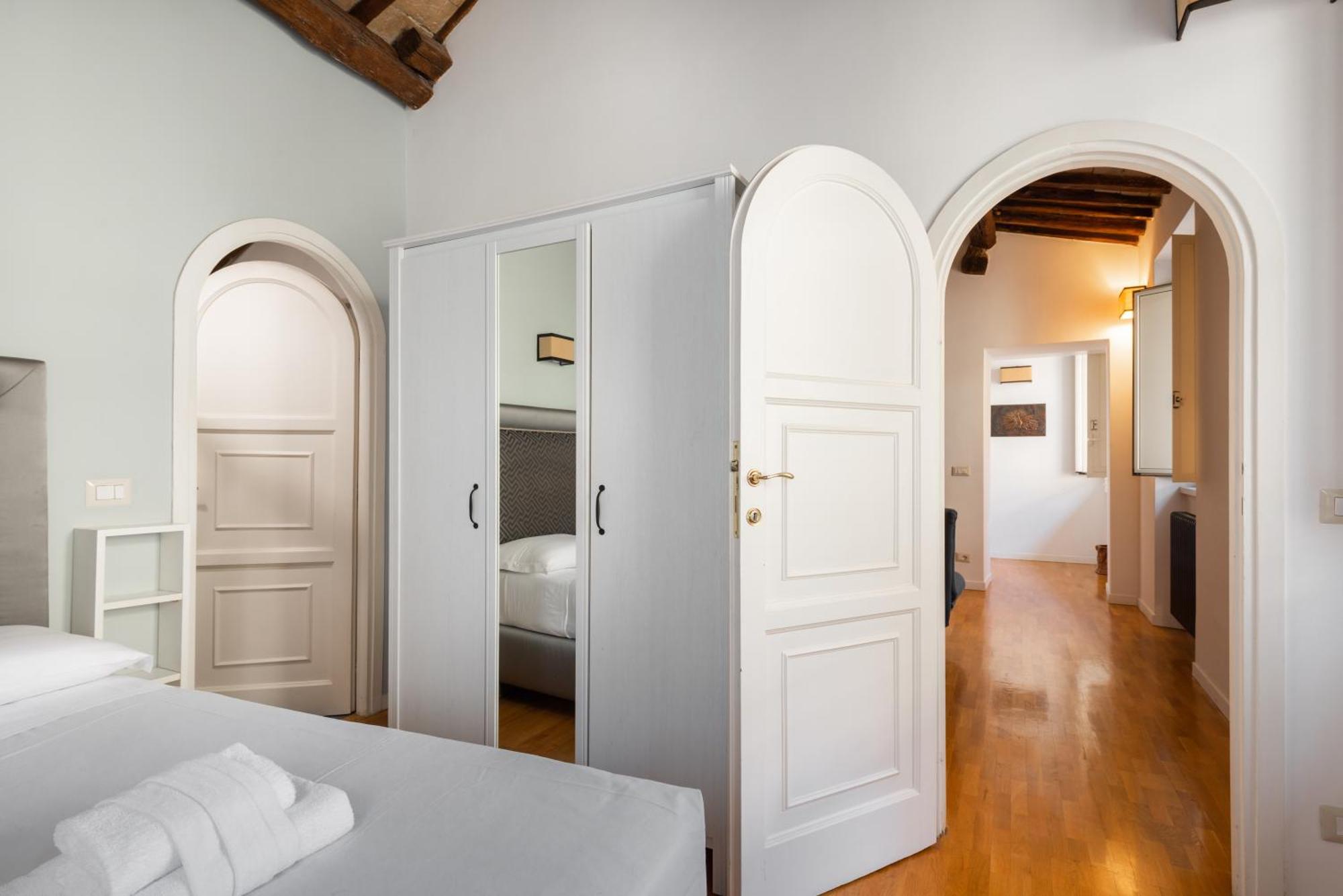 Pavone Centre Romantic Apartment — Photos 3